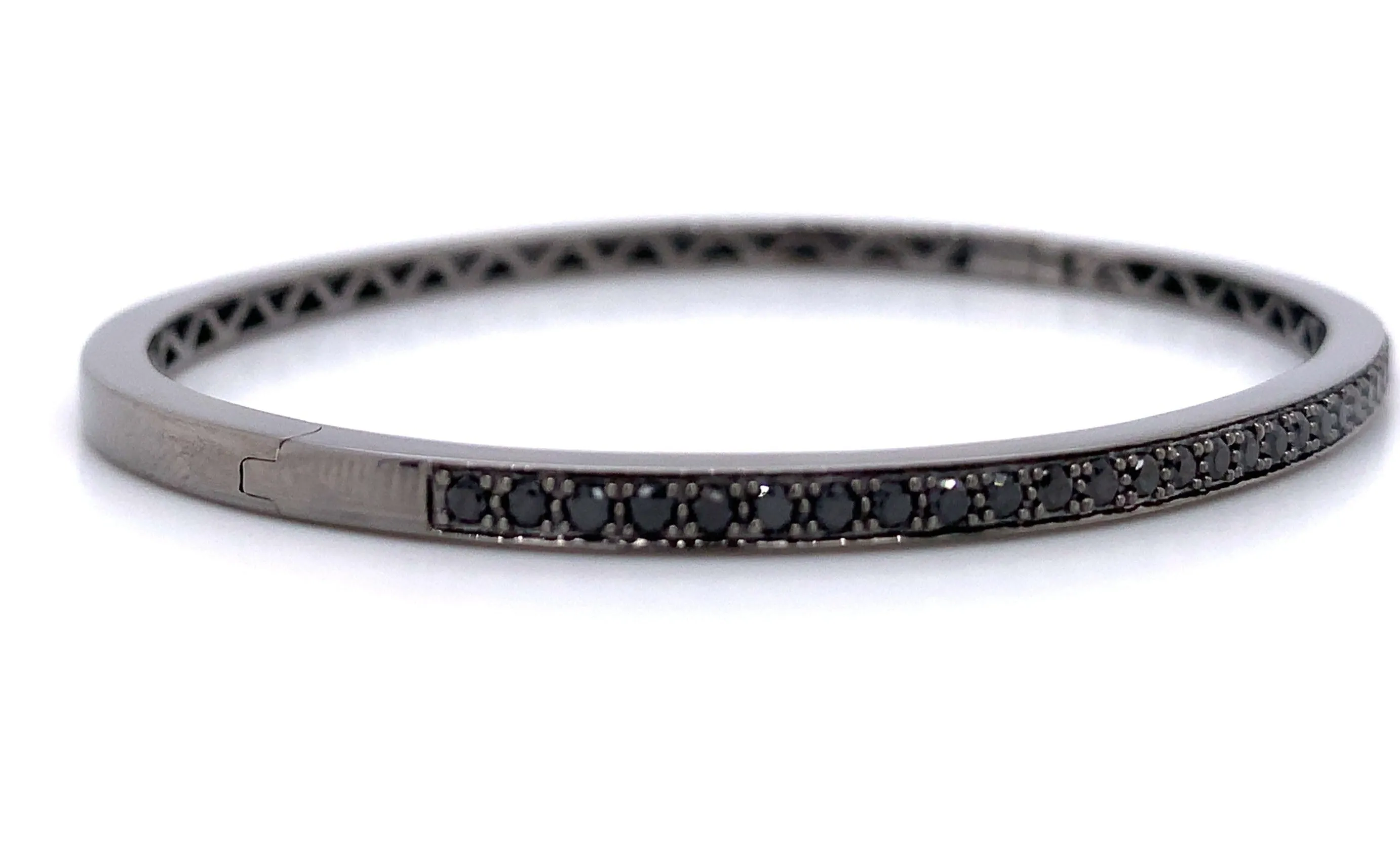 0.78ct t.w. Black Diamond Gold Bangle Bracelet