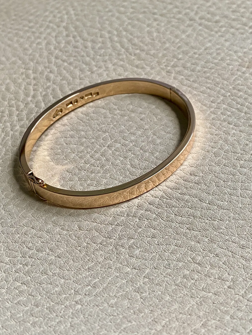 1940s era Modernist Swedish 18k Gold Hinged Bangle - maker Stigbert - 6.8 inch
