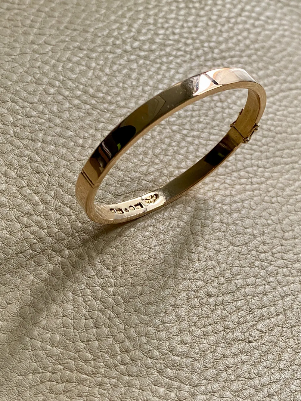 1940s era Modernist Swedish 18k Gold Hinged Bangle - maker Stigbert - 6.8 inch
