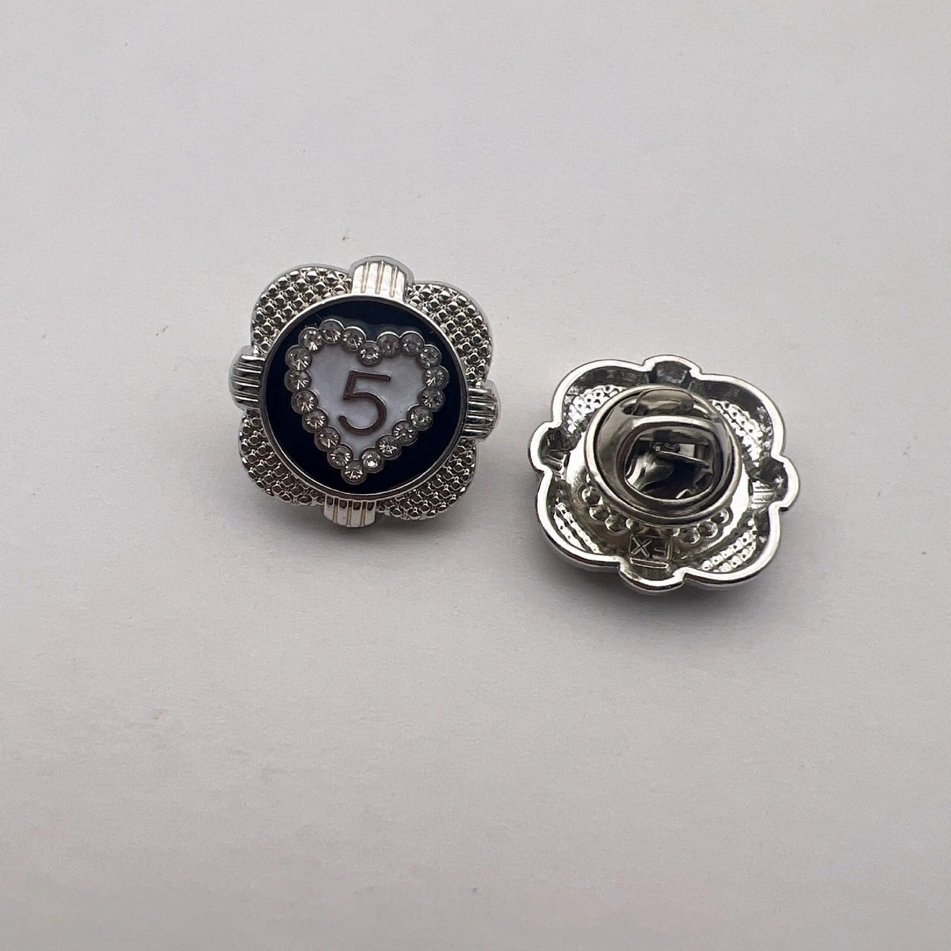 21mm Diamond Heart-Shaped Number 5 Metal Brooch 10PCS