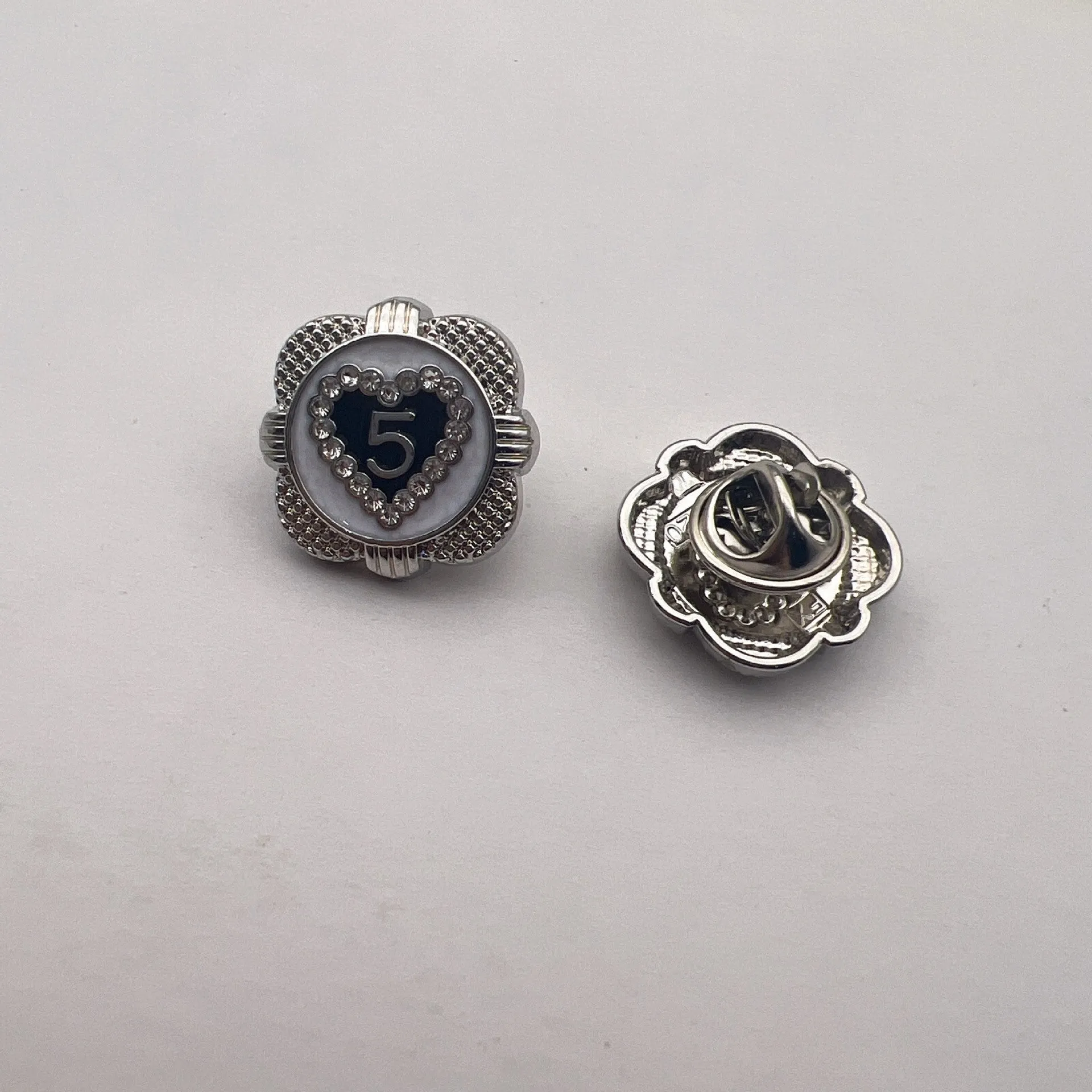 21mm Diamond Heart-Shaped Number 5 Metal Brooch 10PCS