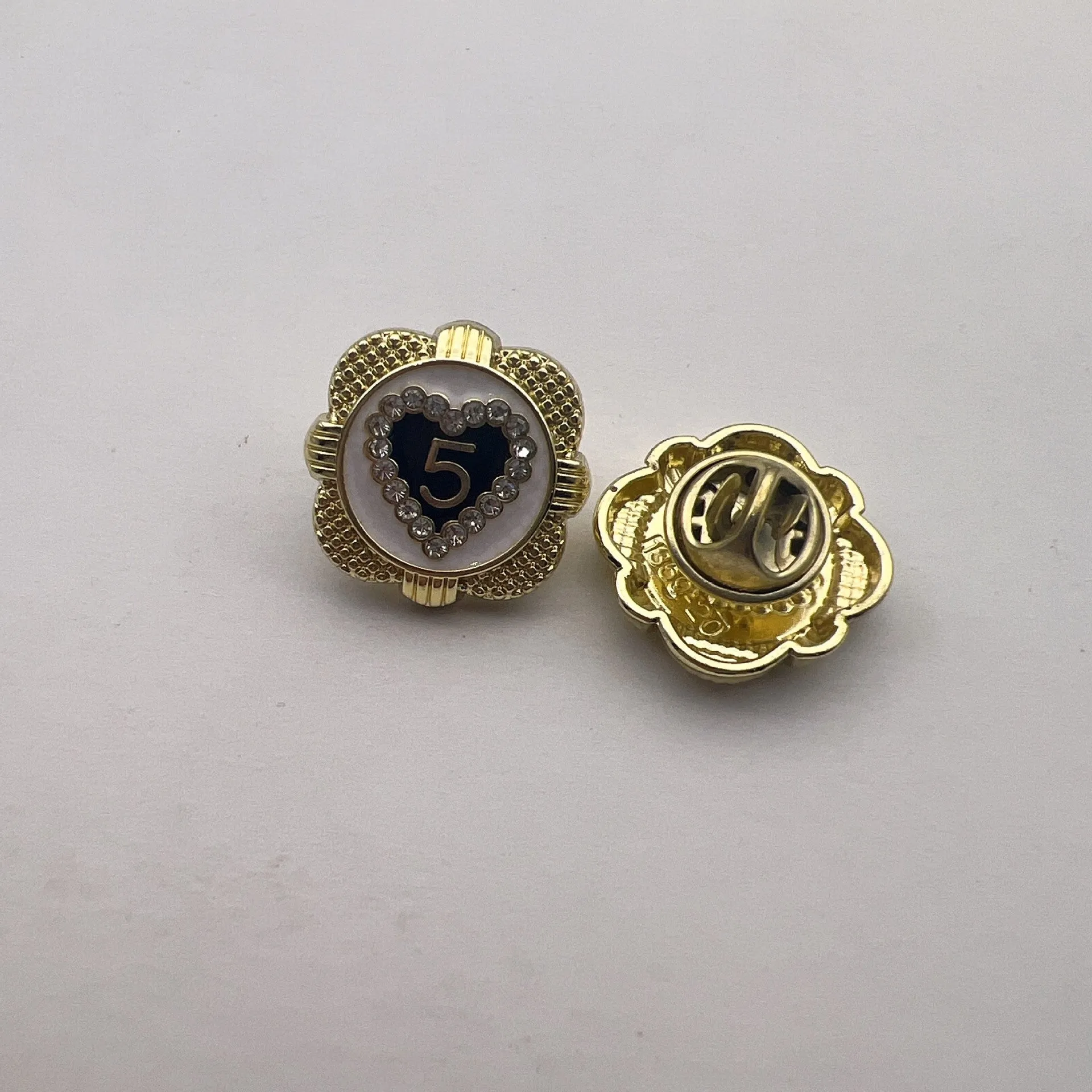 21mm Diamond Heart-Shaped Number 5 Metal Brooch 10PCS