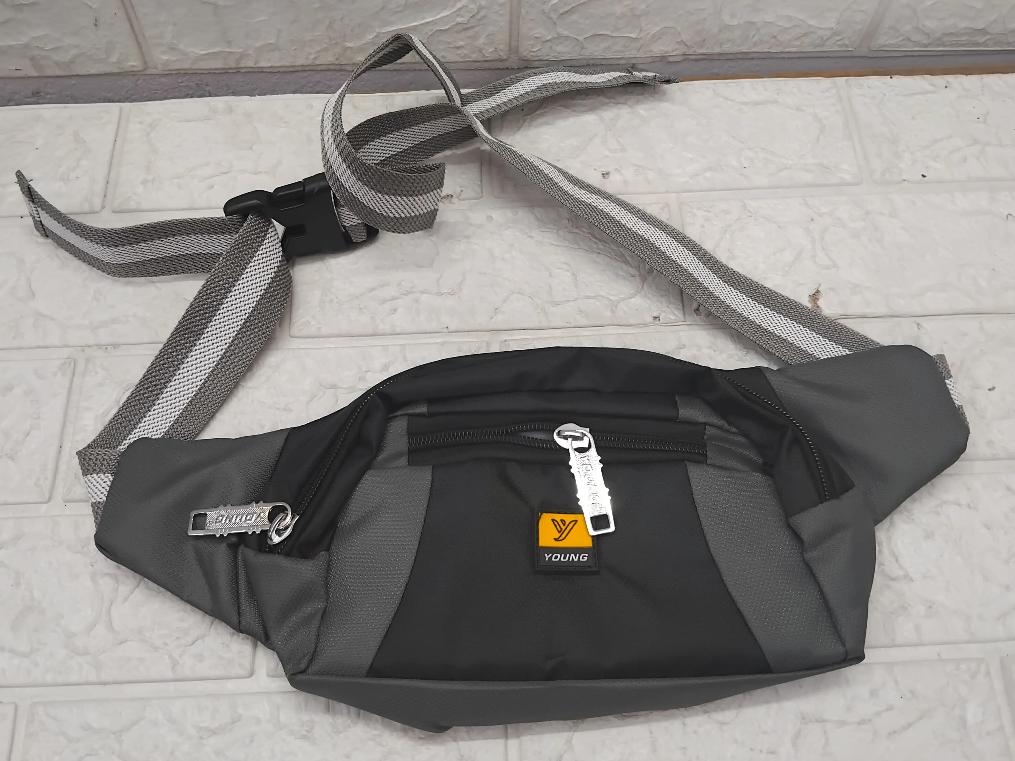 AM0582 straight zip waist bag Waist Bag for Men,Women/Fanny Pack for Hiking Travel Camping Running Sports  (Multicolor)