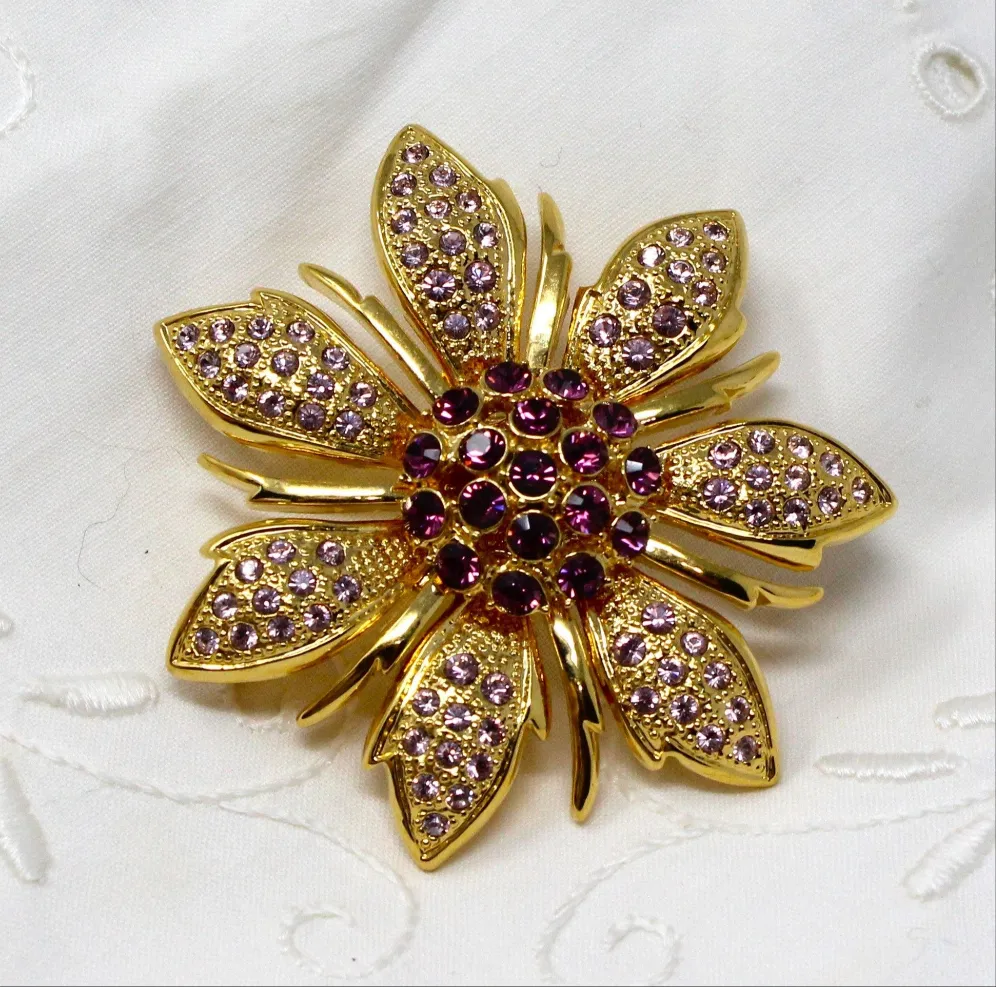 Brooch / Pin, Purple Rhinestones Flower, Large Purple Center & Lilac Petals, Gold-Tone