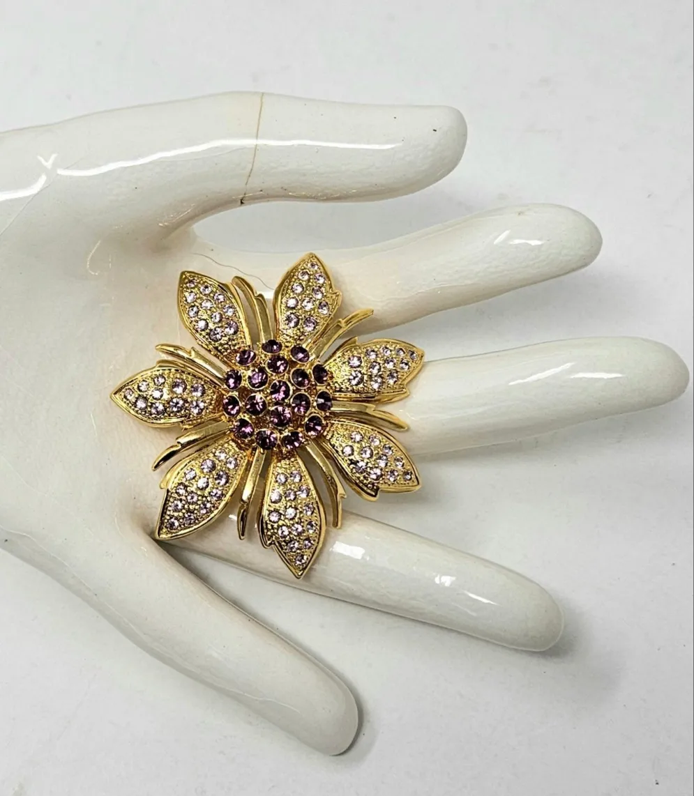 Brooch / Pin, Purple Rhinestones Flower, Large Purple Center & Lilac Petals, Gold-Tone