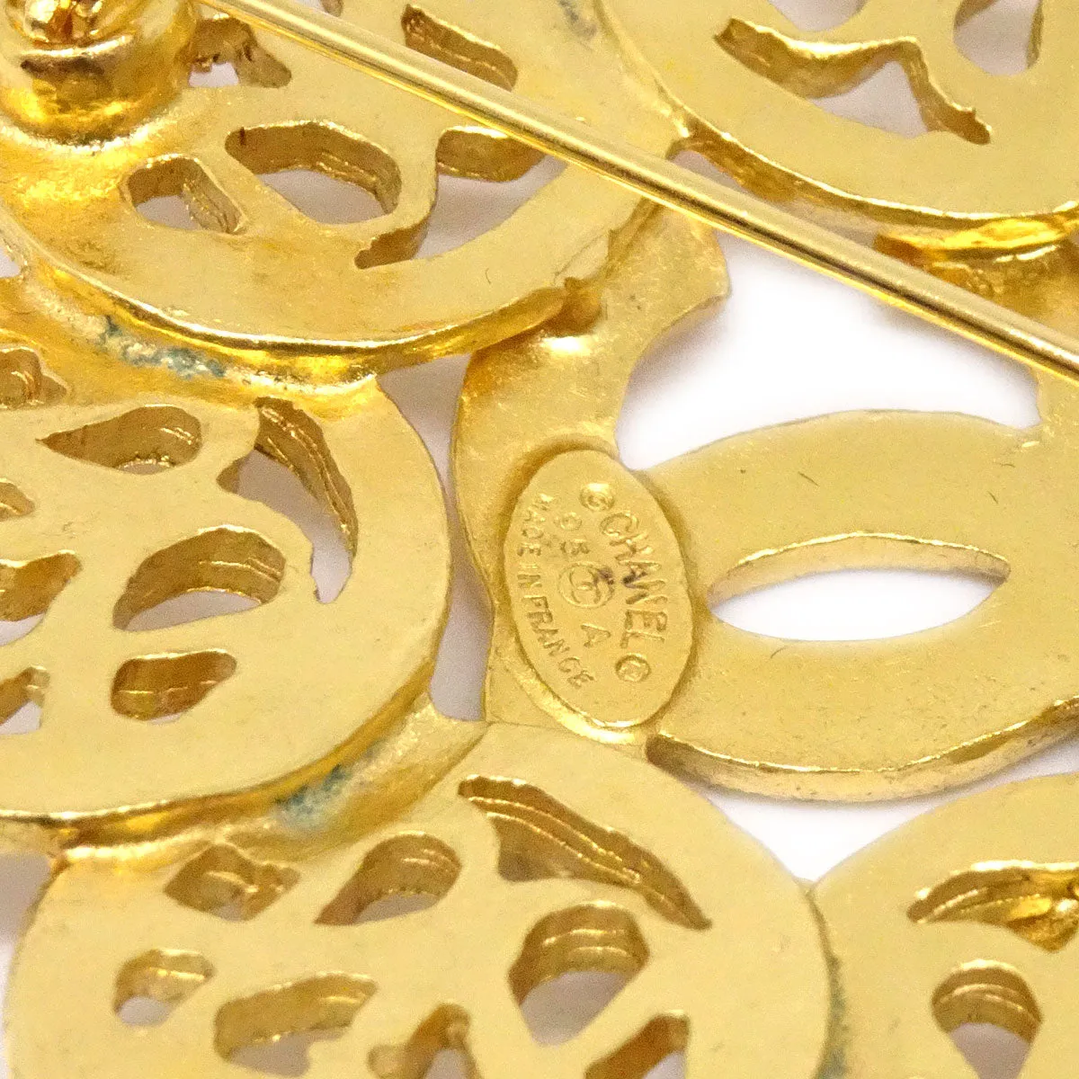 CHANEL 1995 Fretwork Paisley Floral Brooch Gold
