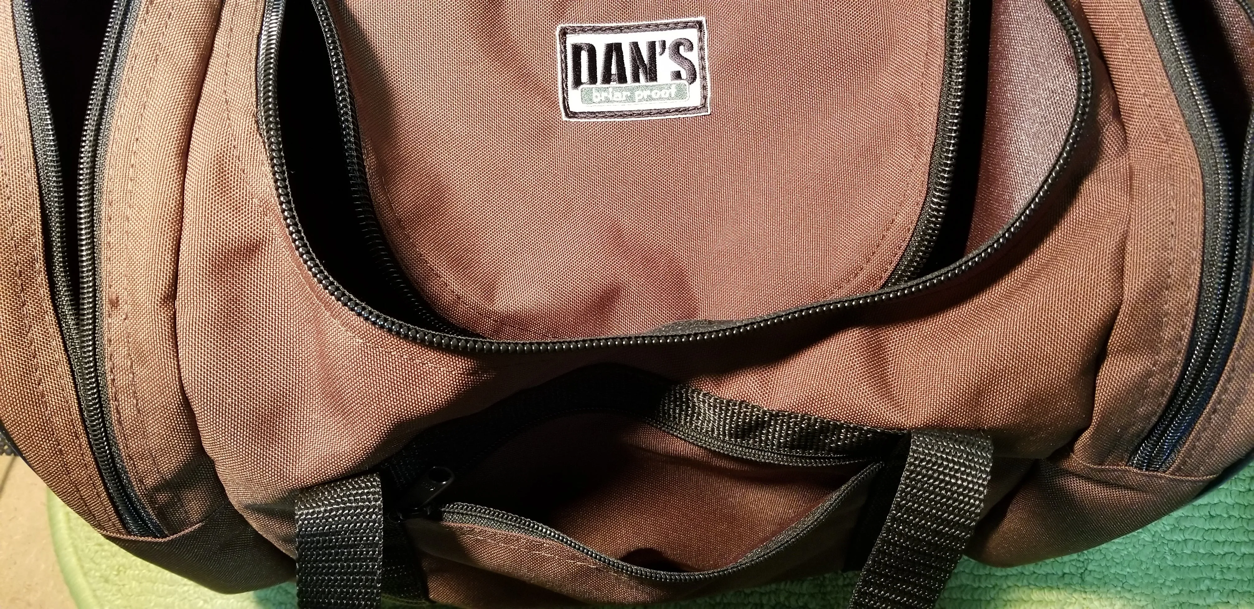 DANS COLLAR BAGS