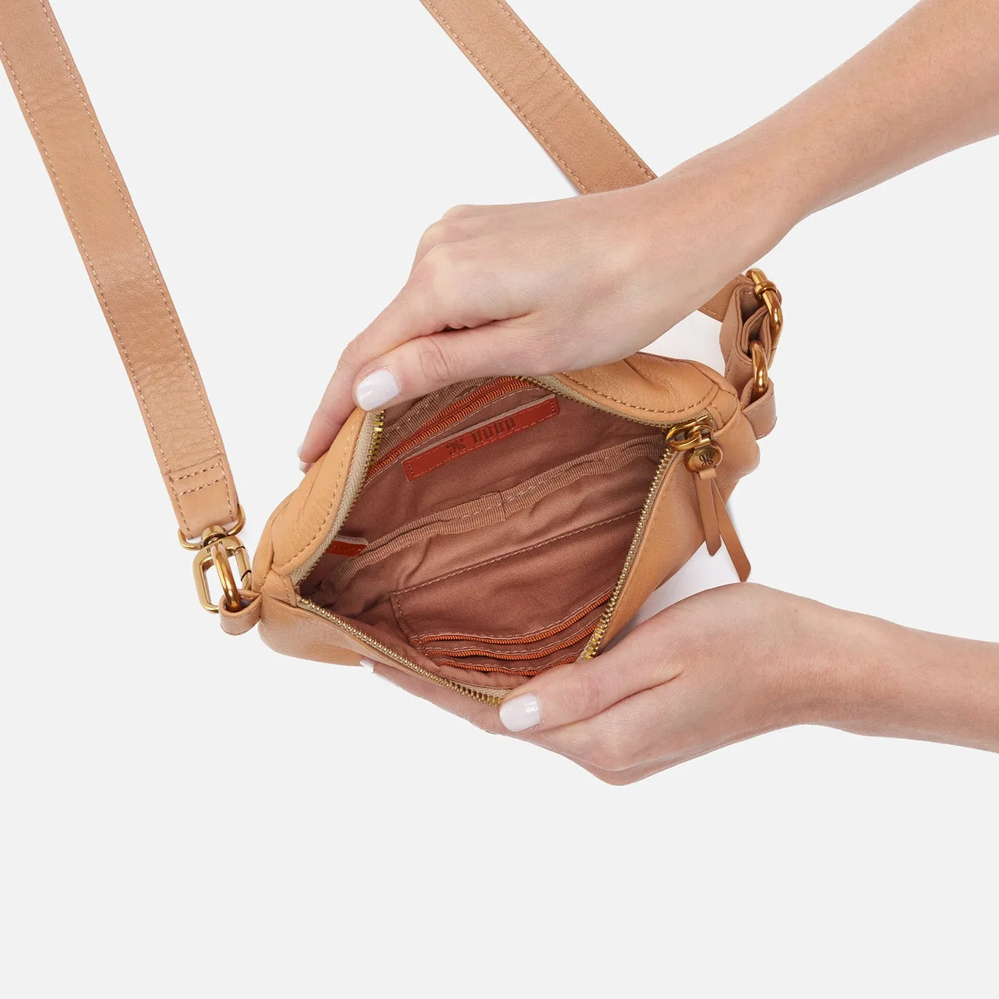 Fern Belt Bag In Pebbled Leather - Sandstorm