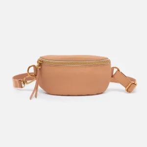 Fern Belt Bag In Pebbled Leather - Sandstorm