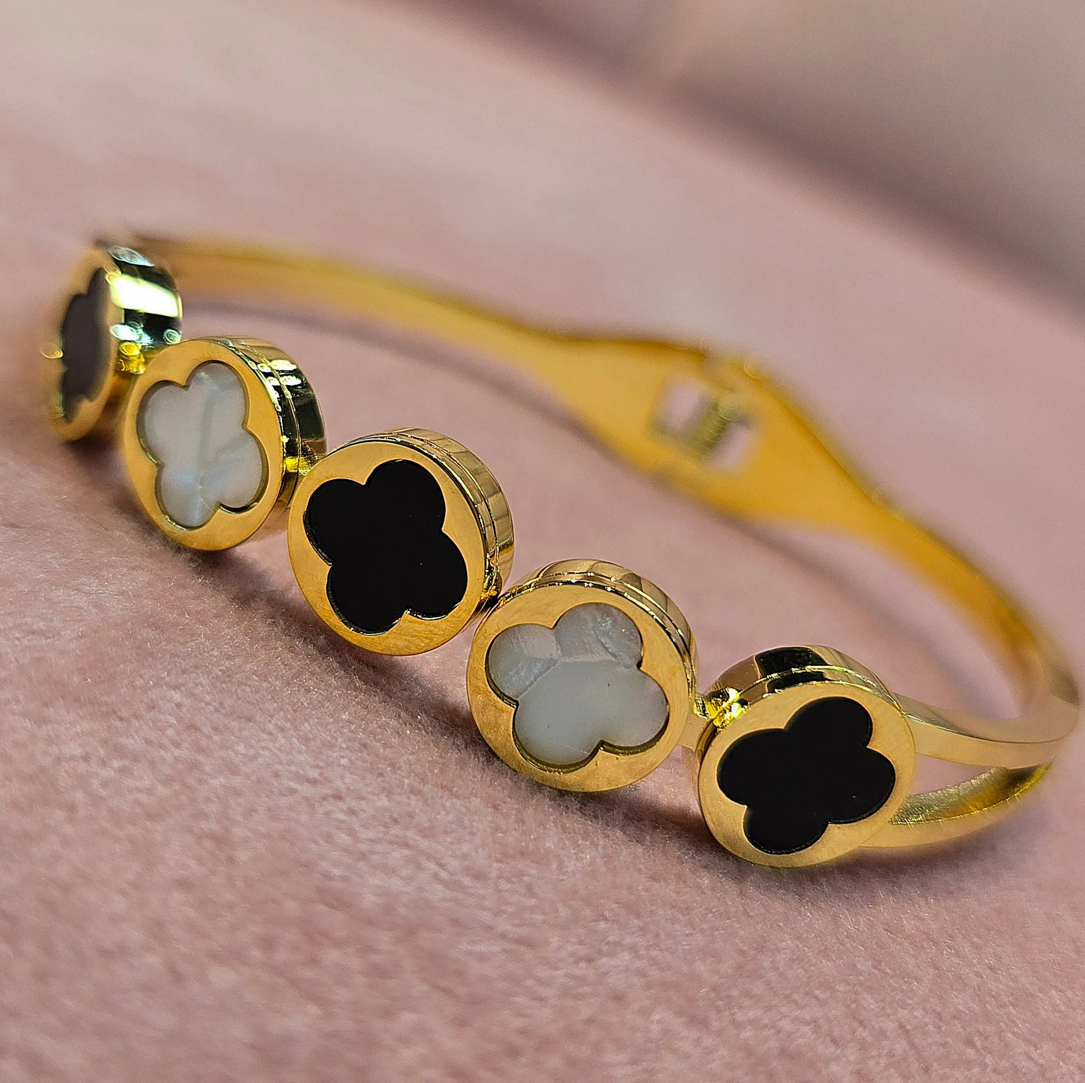 Five Black & White Clover Leaf Fashion Jewelry Bangle Stainless Steel Bracelet