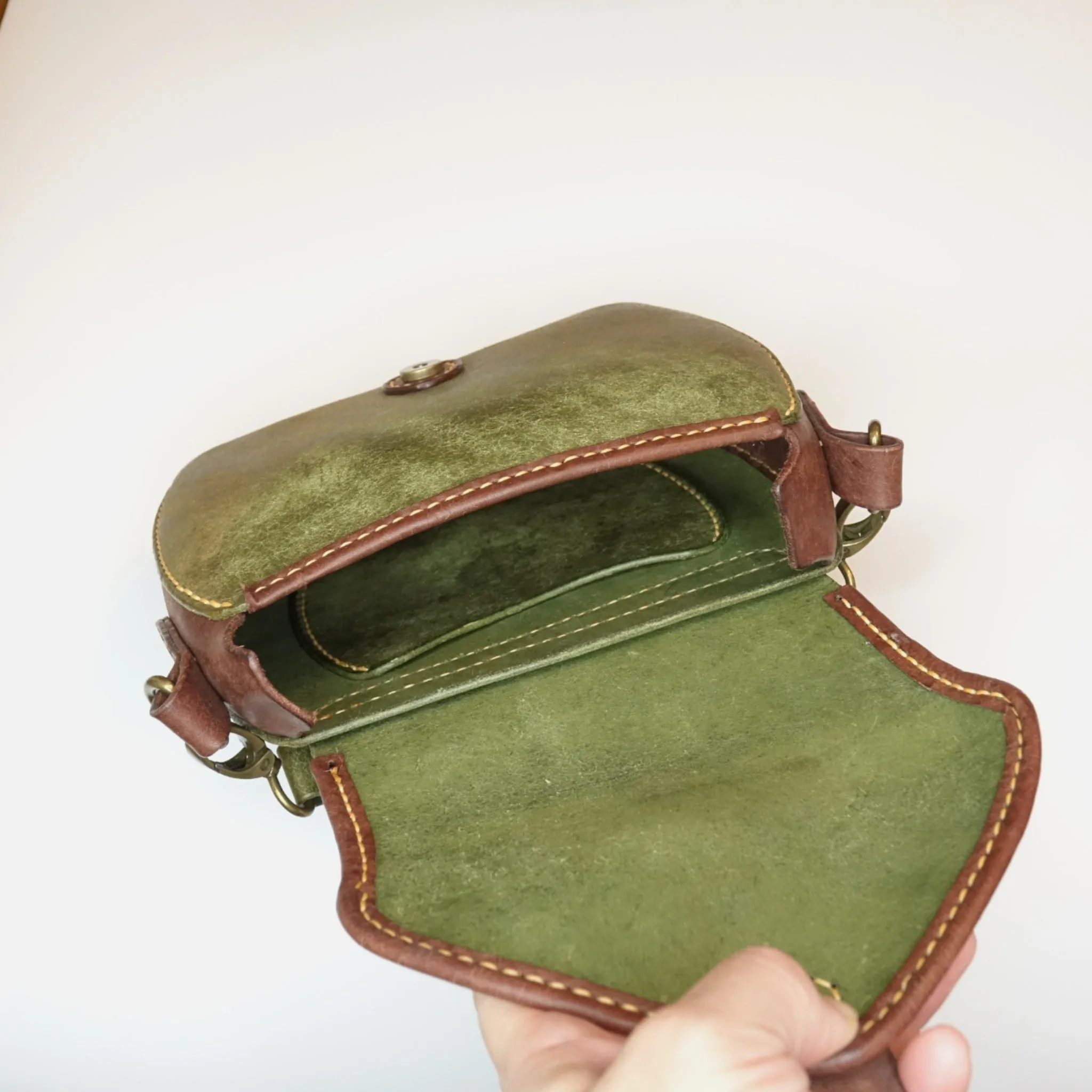 Handmade Lara Leather Handbag with handle