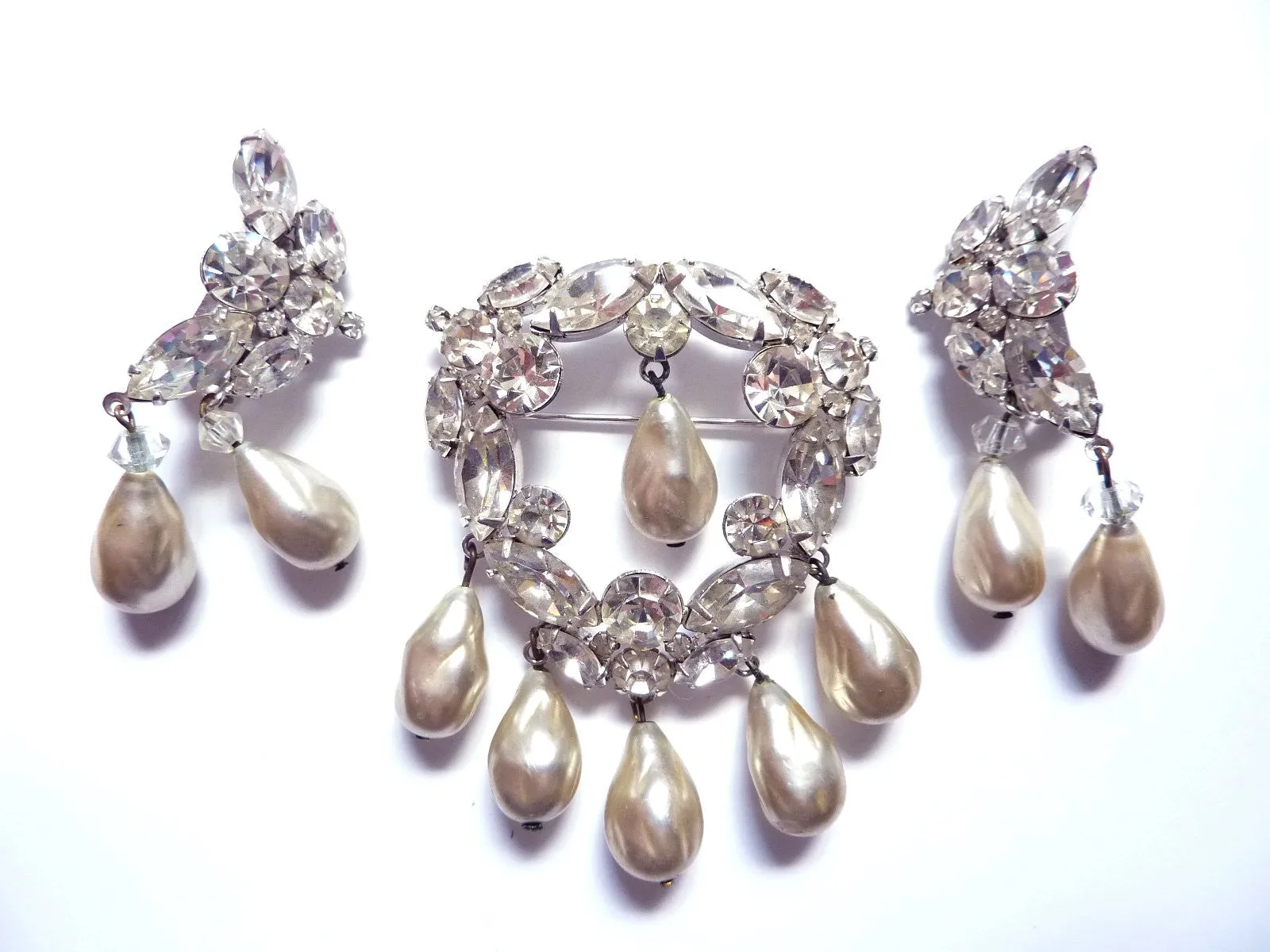 Hattie Carnegie baroque pearl brooch & earring set