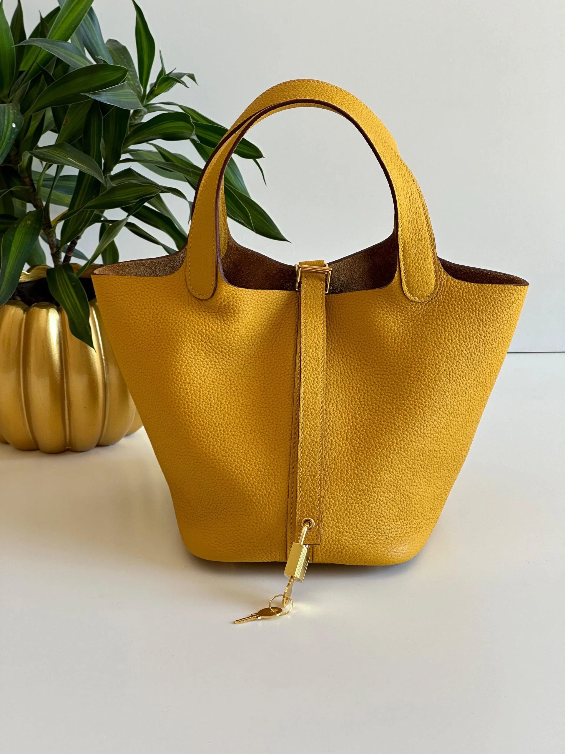 Hermès Picotin 22 Taurillon Clemence leather bags