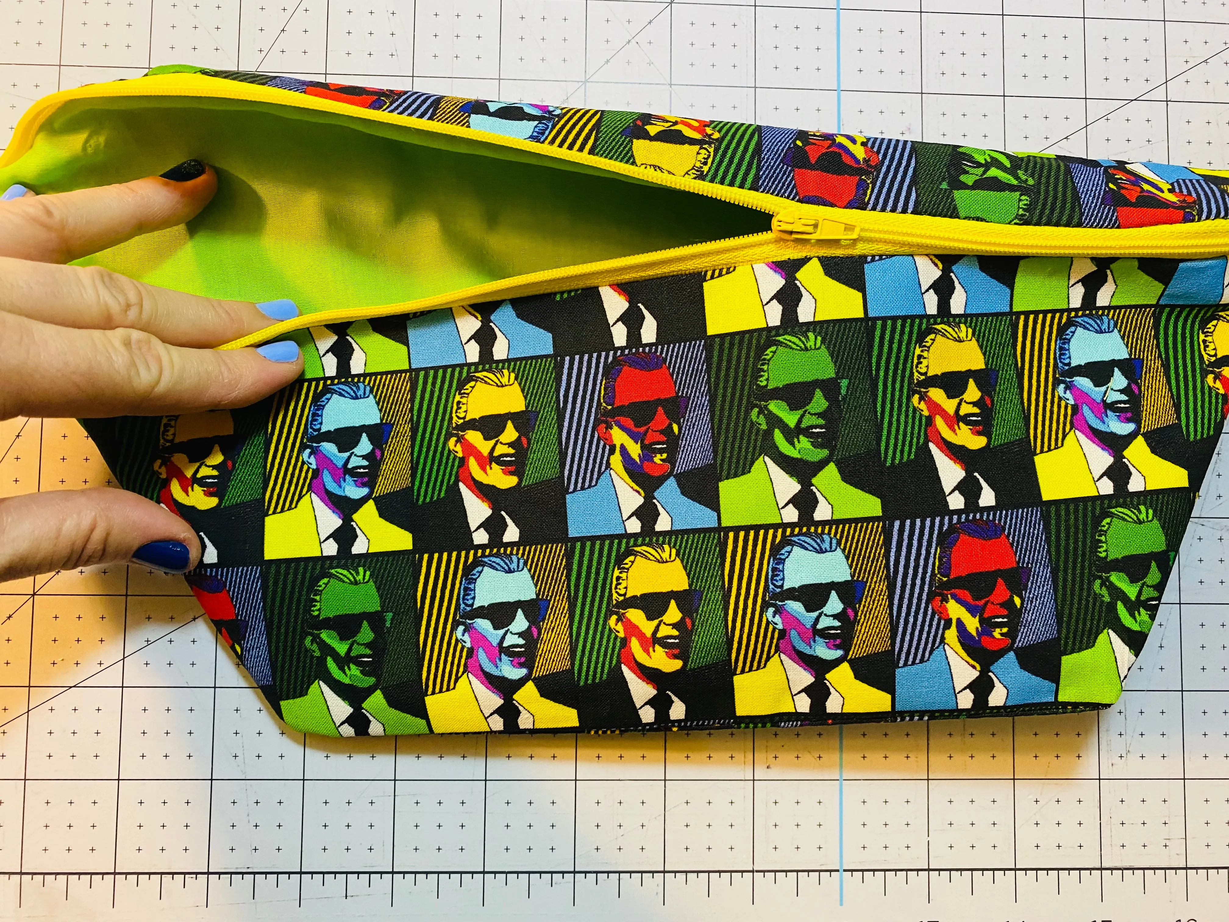 MAX HEADROOM FANNY PACK