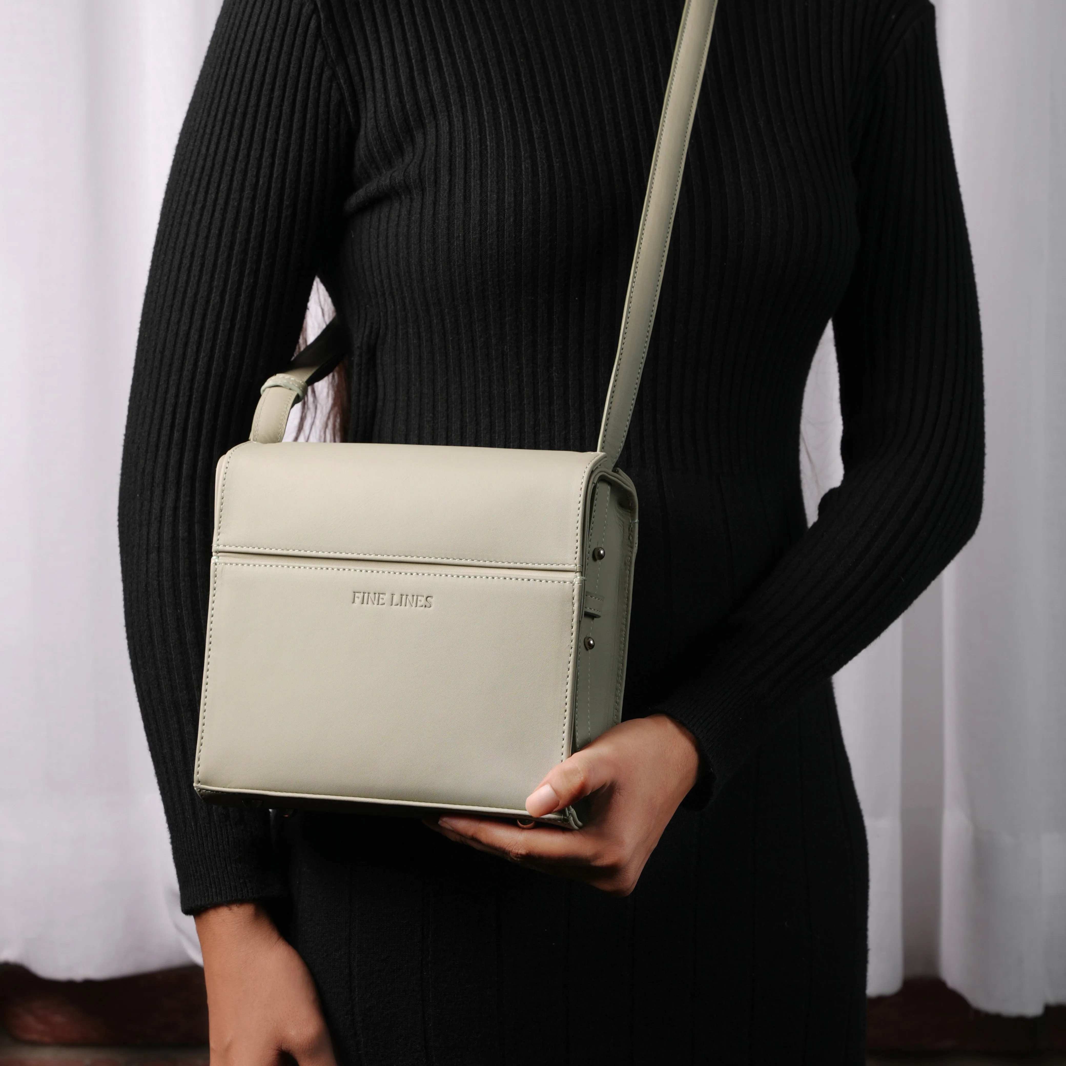 MELORA SLING BAG