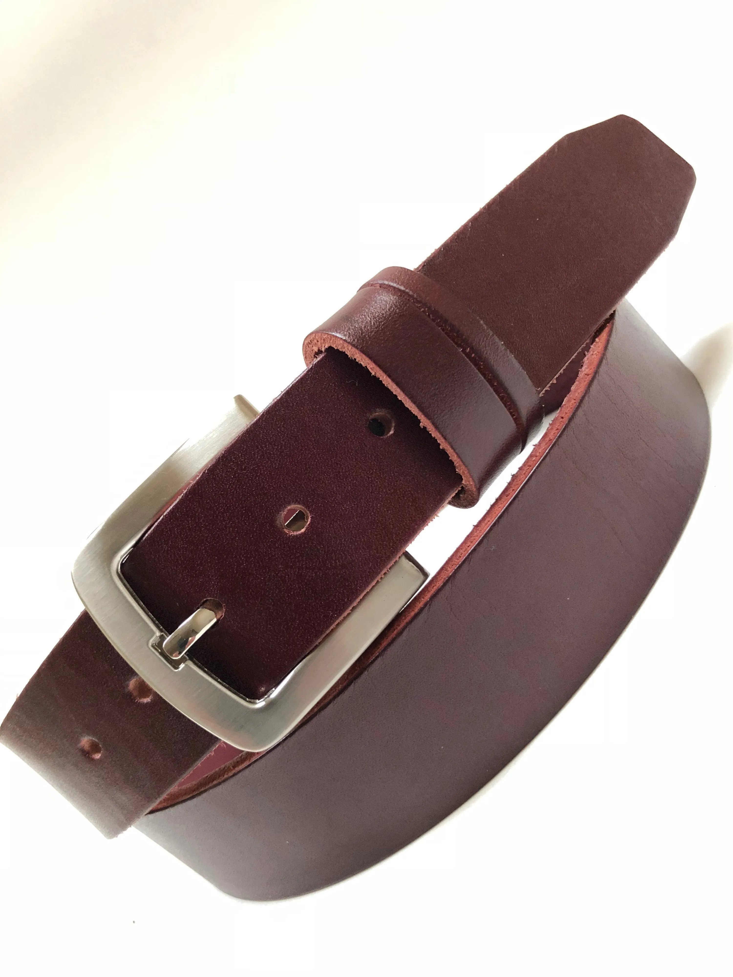 Men's Burgundy Leather Belt with Silver Tone Buckle 36A5