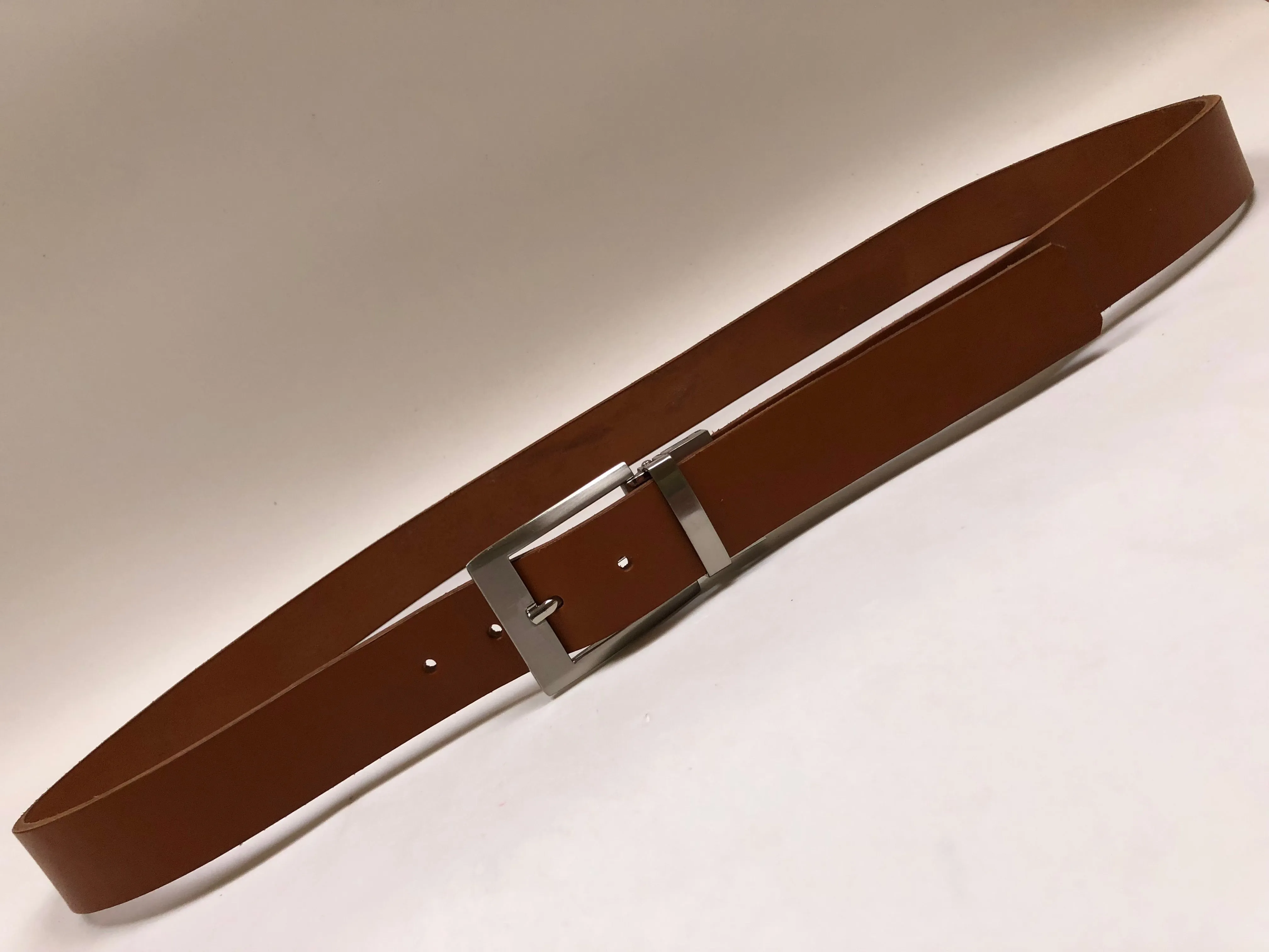Men's Tan Leather Belt with Silver Tone Buckle 44Z2
