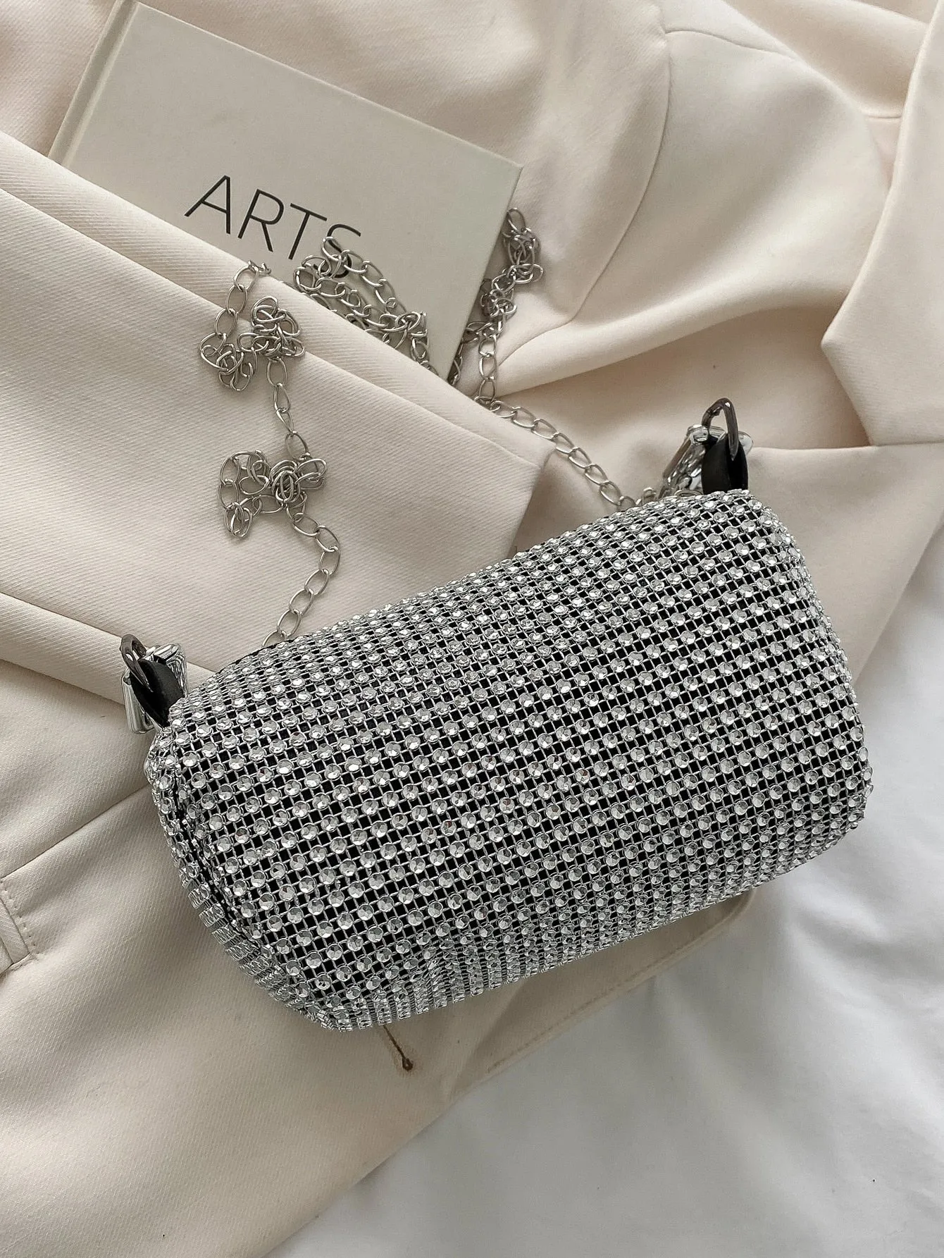 Mini Studded Decor Chain Bucket Bag - 𝘚𝘚²³