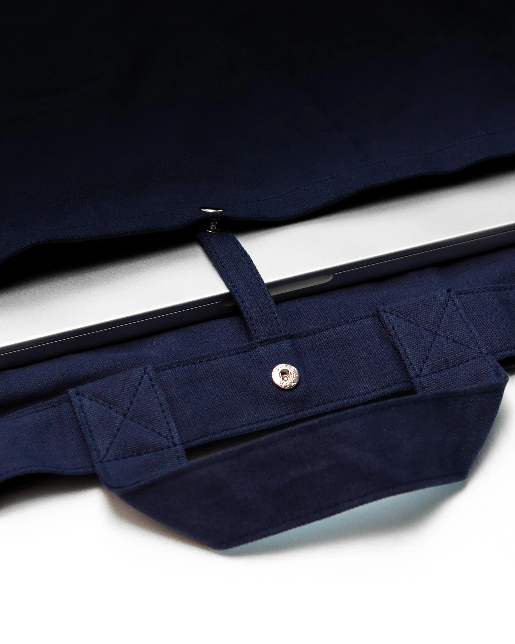 Navy Blue TØTE Shoulderbag
