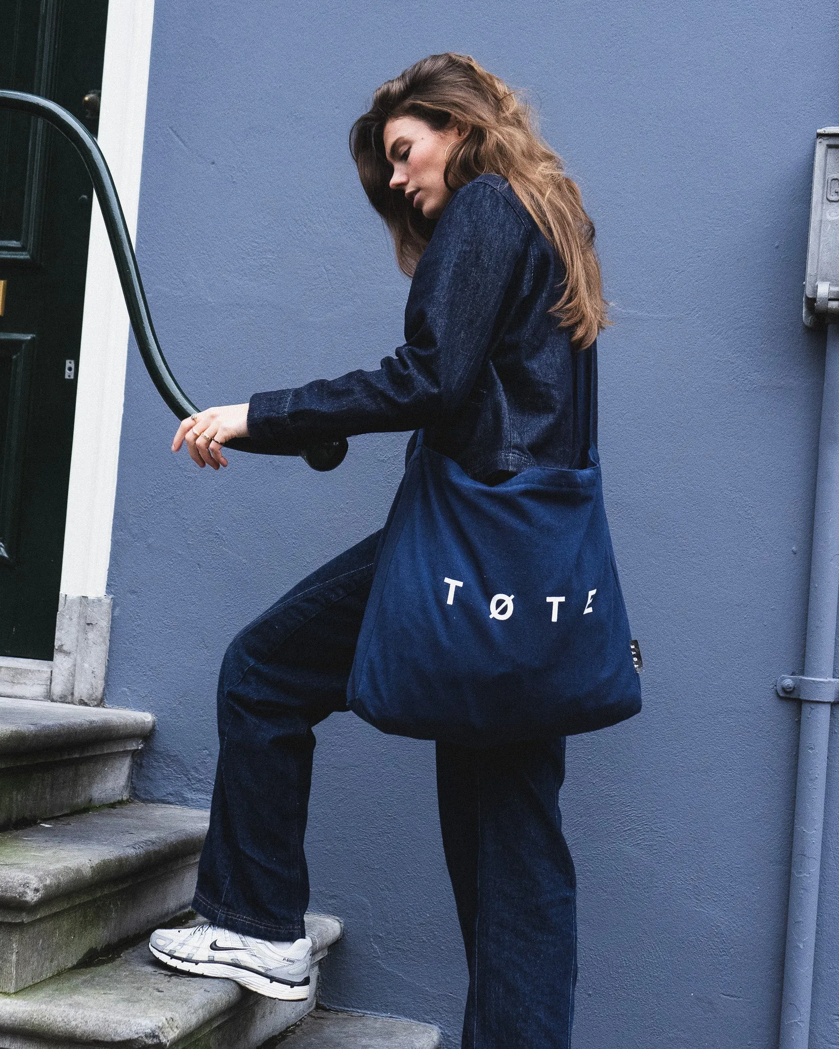 Navy Blue TØTE Shoulderbag