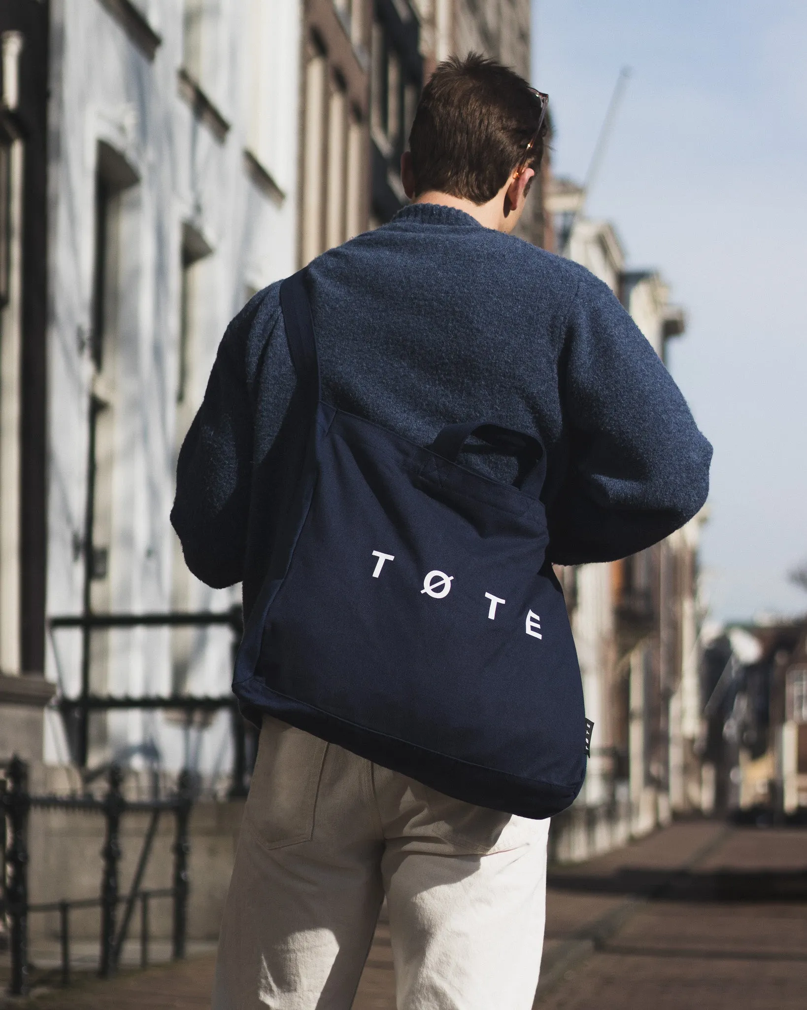 Navy Blue TØTE Shoulderbag