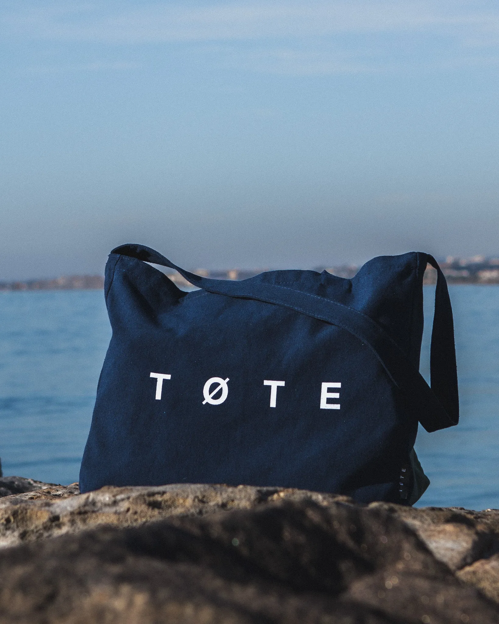Navy Blue TØTE Shoulderbag