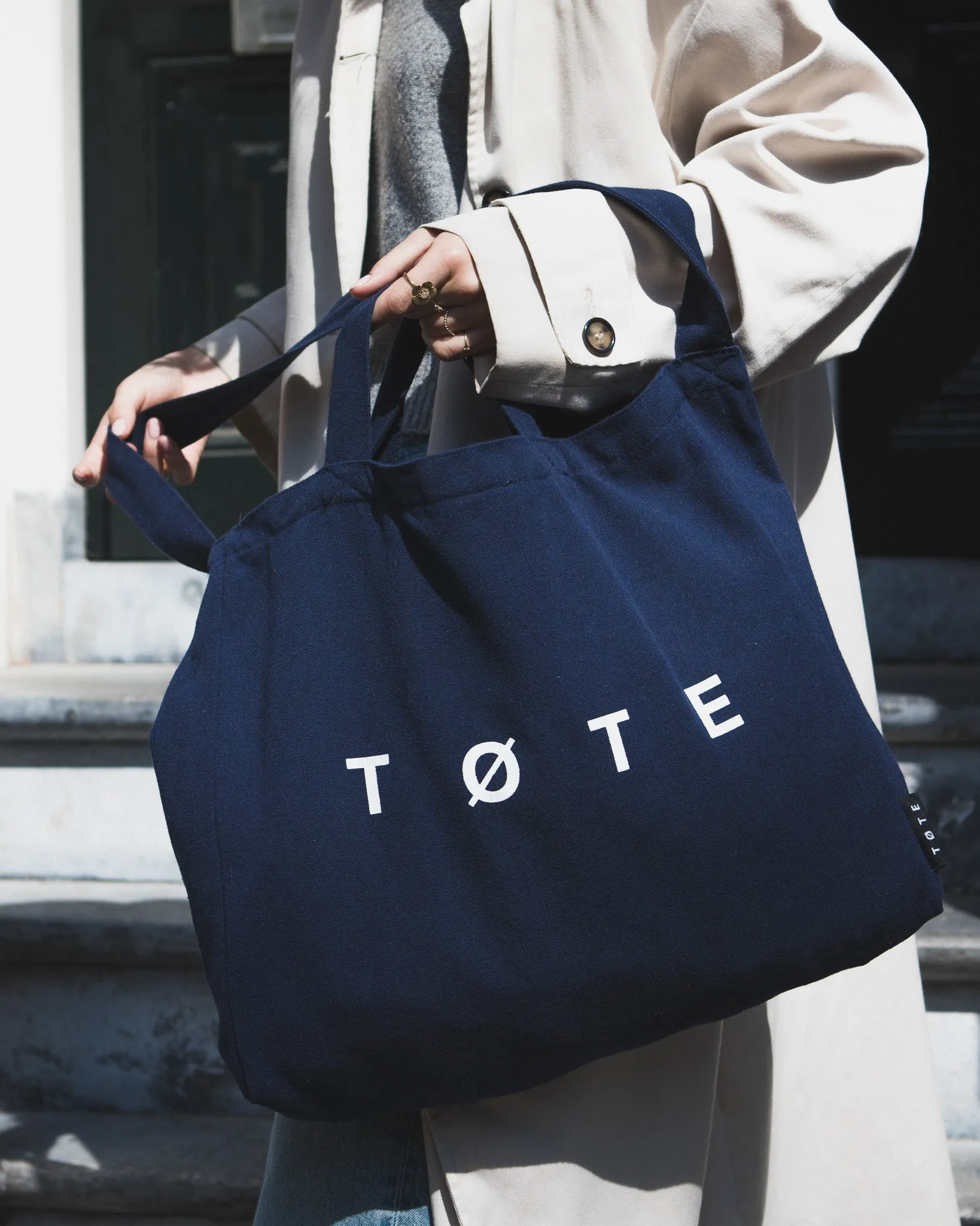 Navy Blue TØTE Shoulderbag
