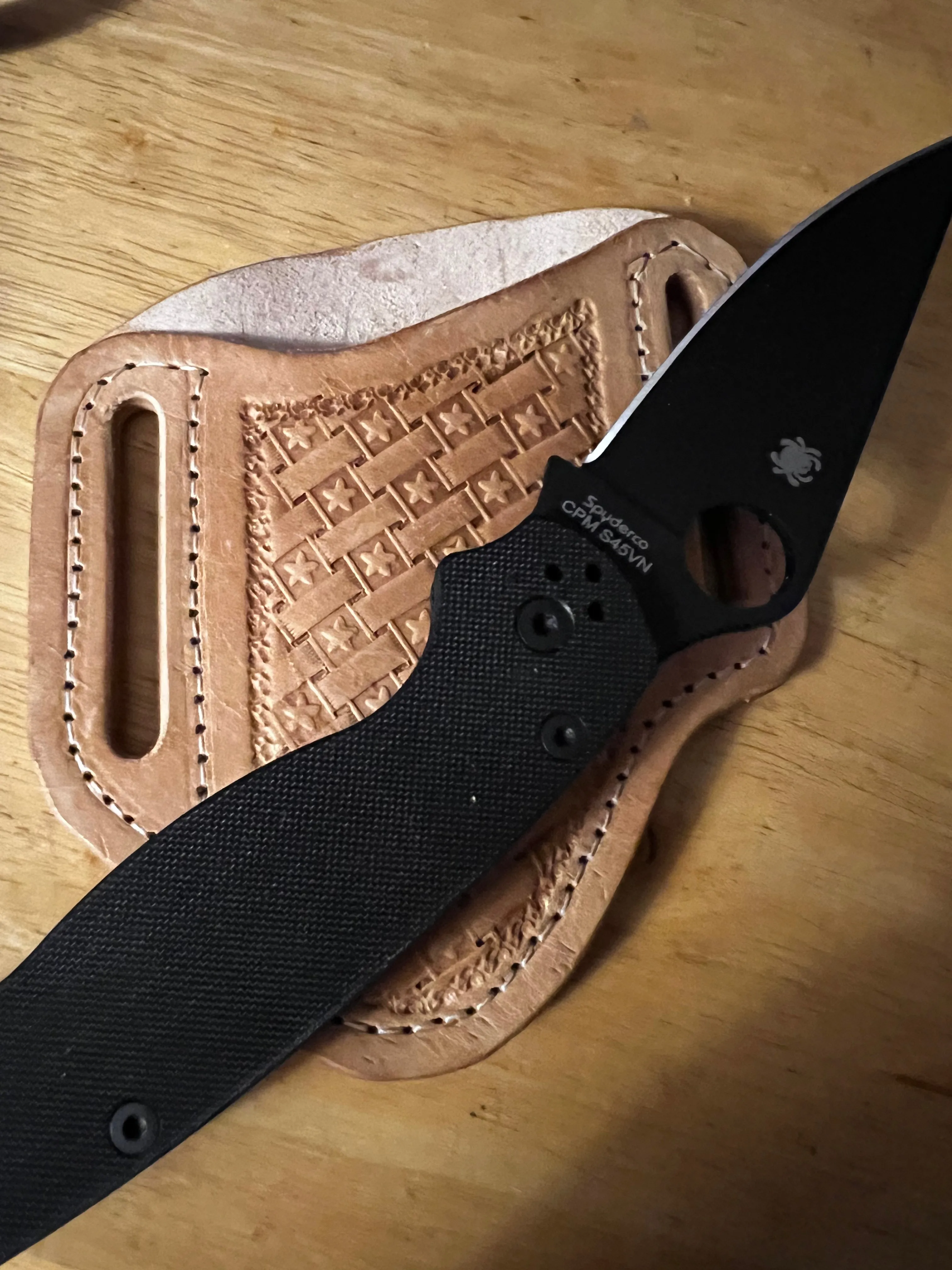 Pancake knife sheath