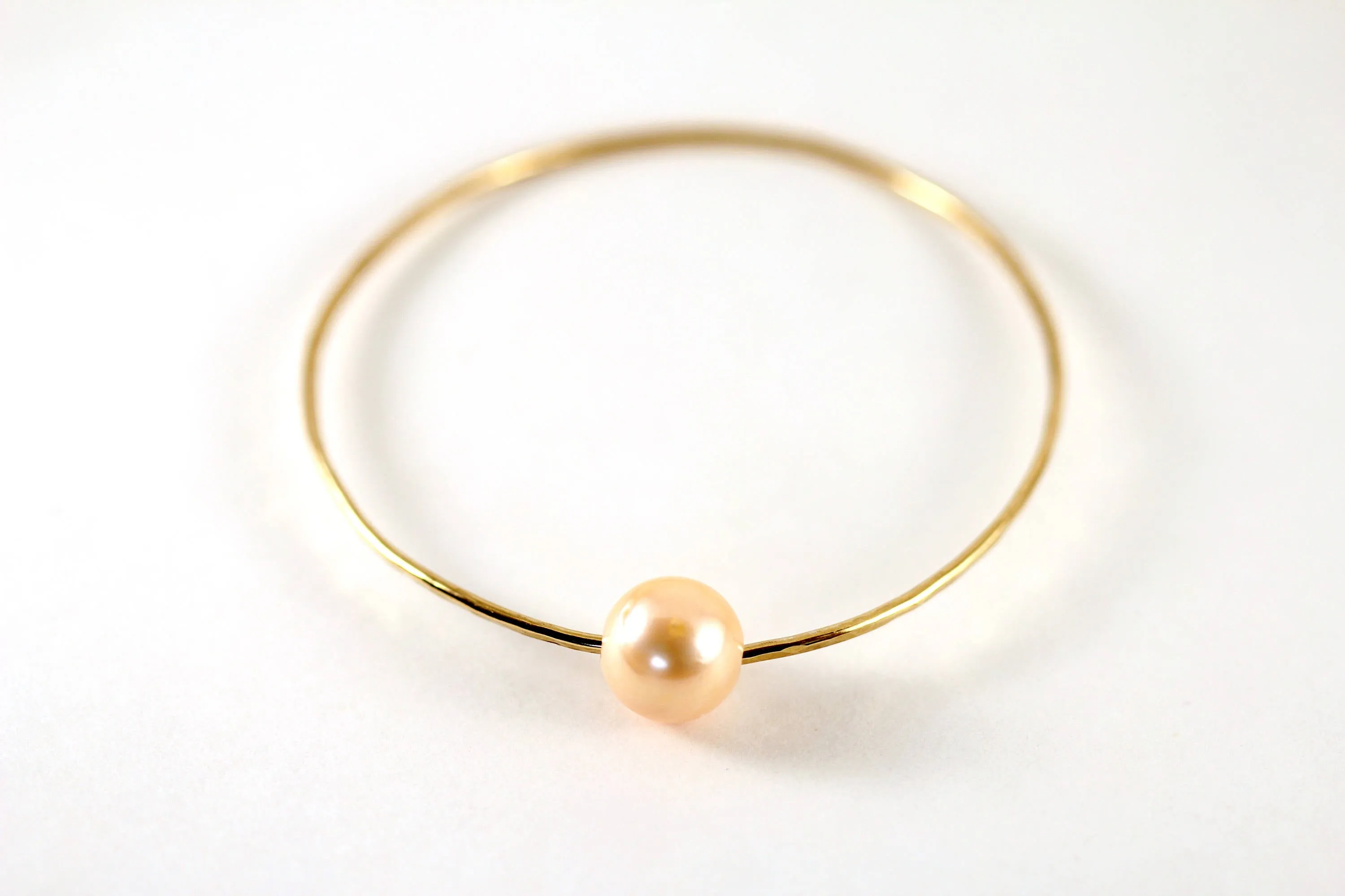 Pink Edison Pearl Hammered Bangle