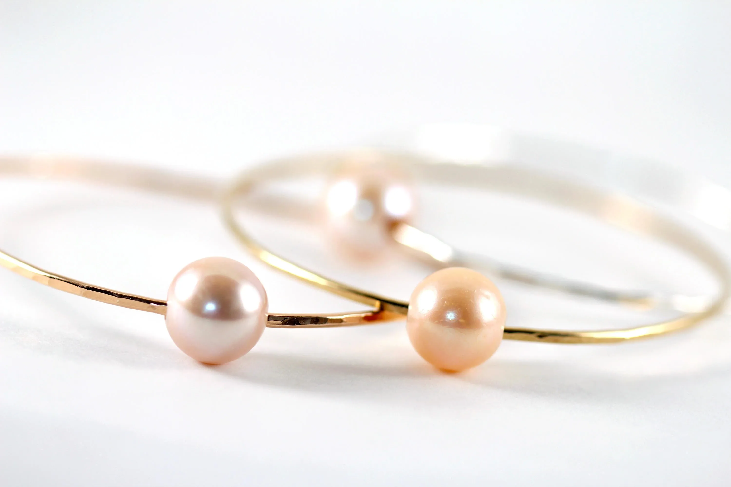 Pink Edison Pearl Hammered Bangle