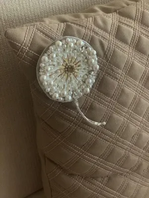 the dandy dandelion brooch
