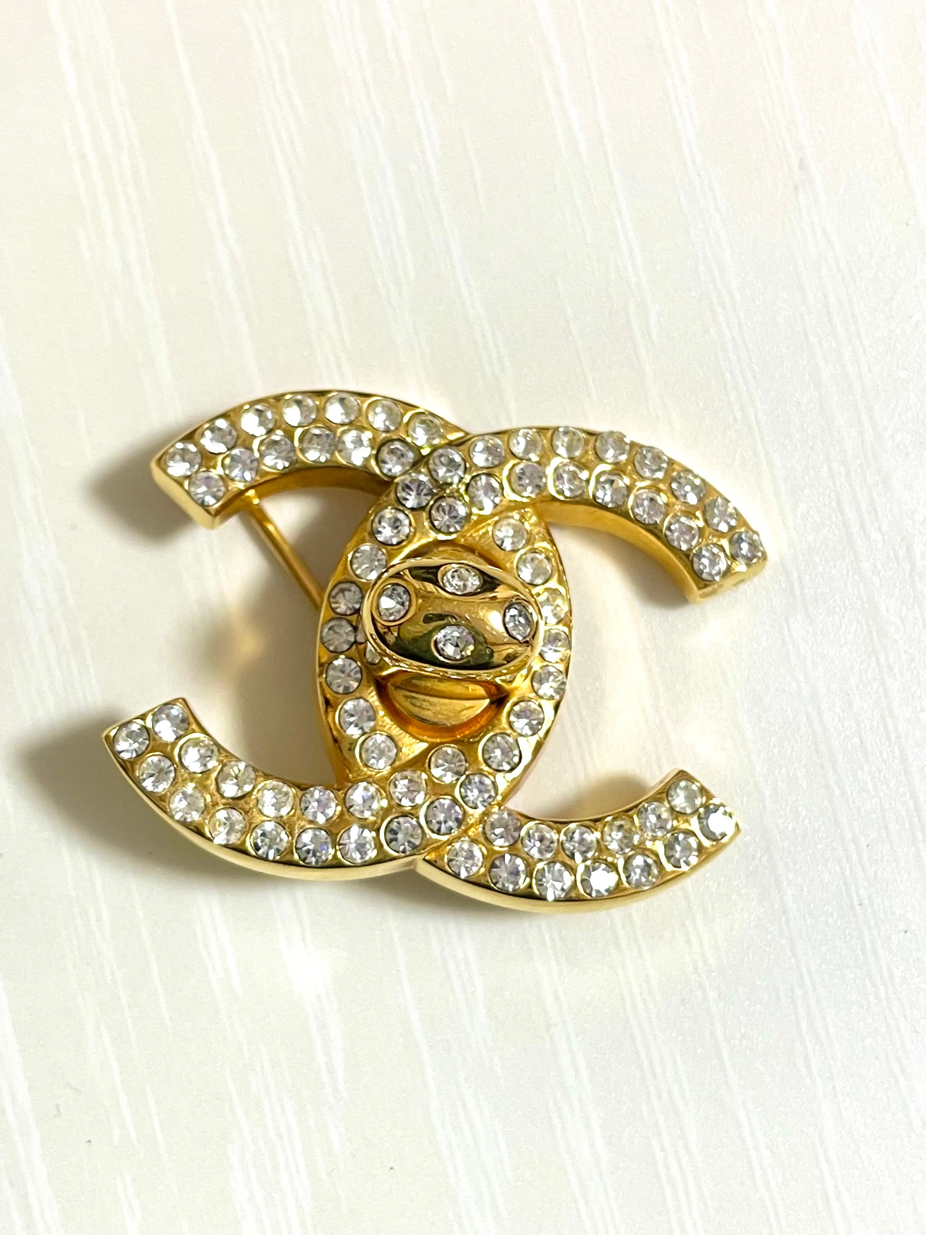 Vintage CHANEL golden turn lock CC pin brooch with crystals. Very classic and popular jewelry. Coco mark brooch. 0411251