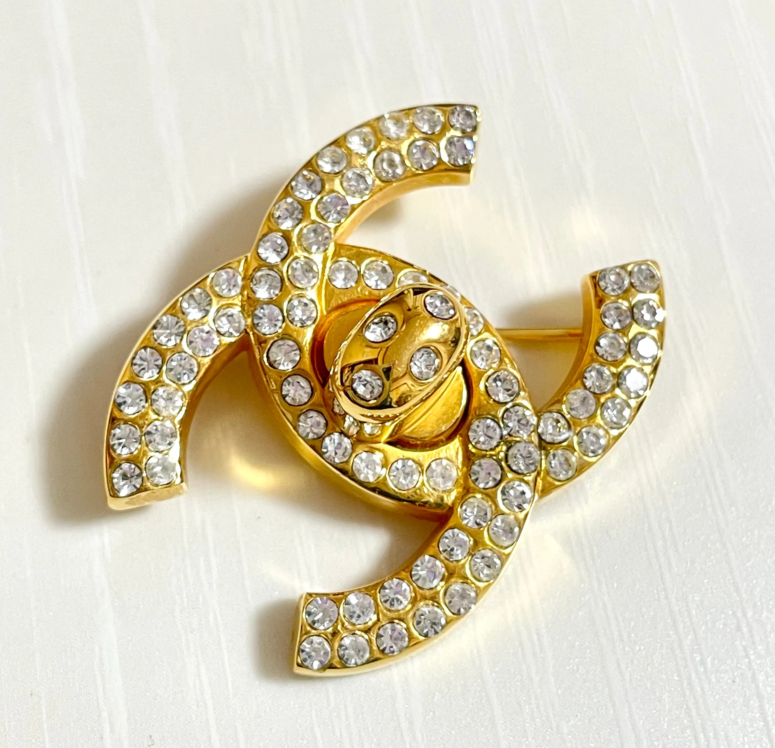 Vintage CHANEL golden turn lock CC pin brooch with crystals. Very classic and popular jewelry. Coco mark brooch. 0411251